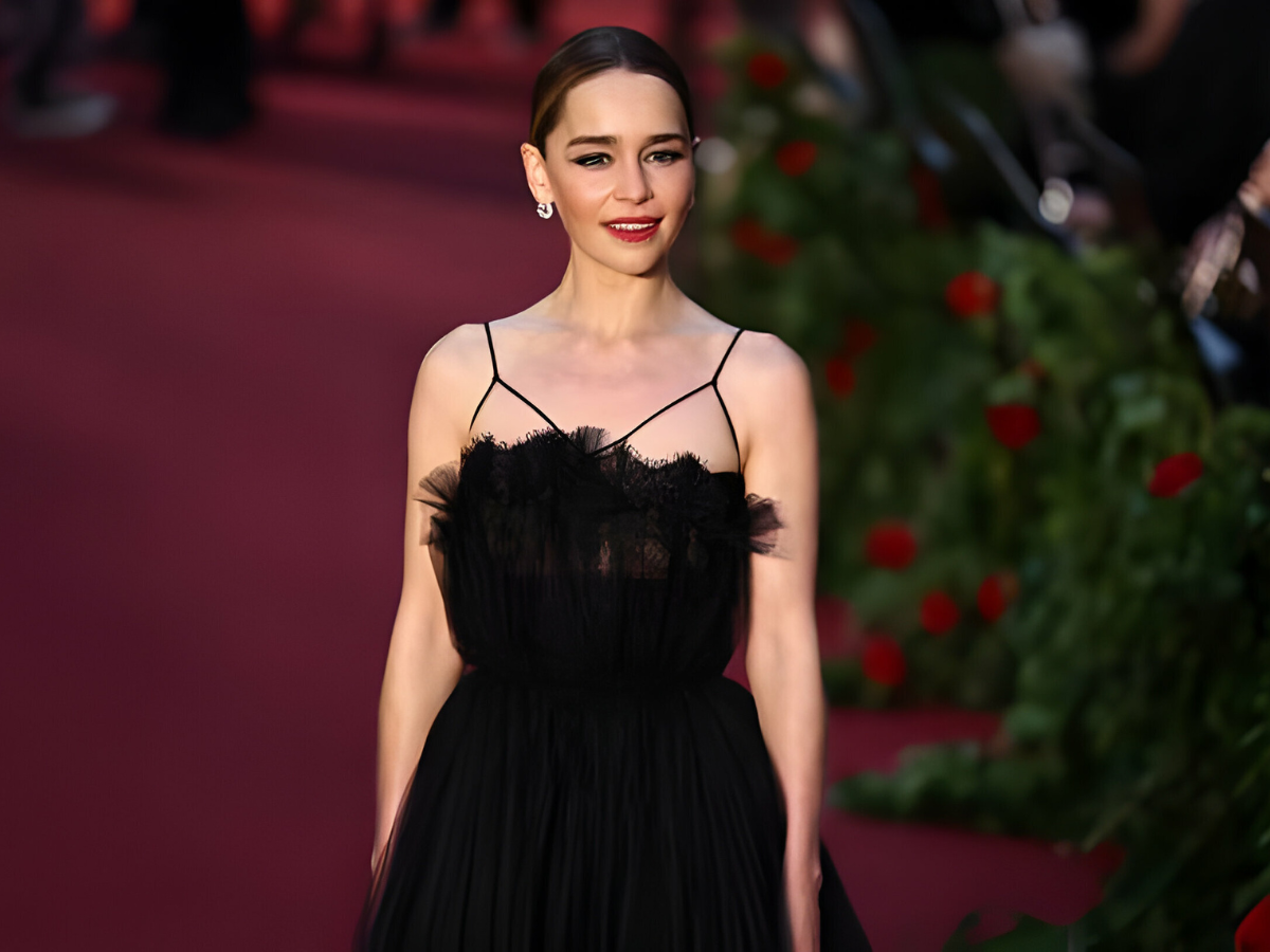 Emilia Clarke Hot